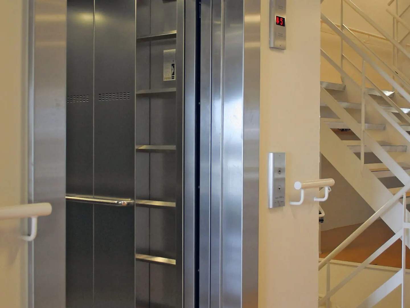 Crew elevator