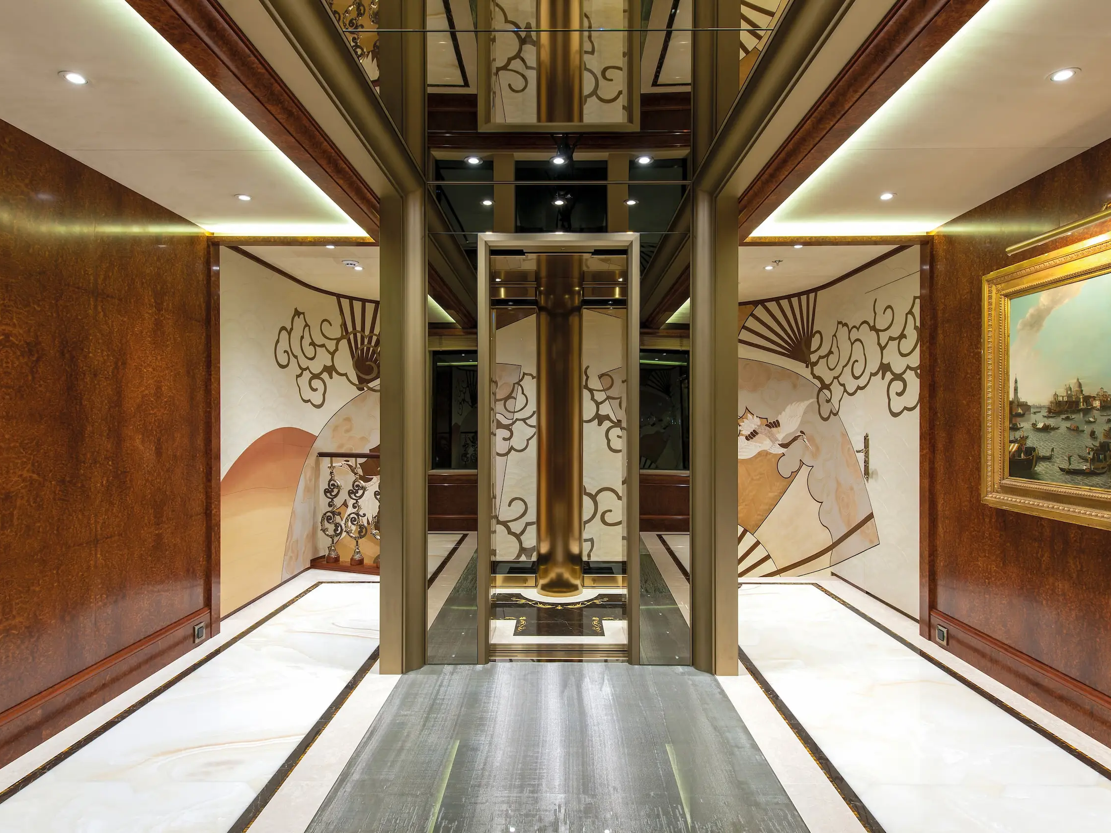 Yacht elevator